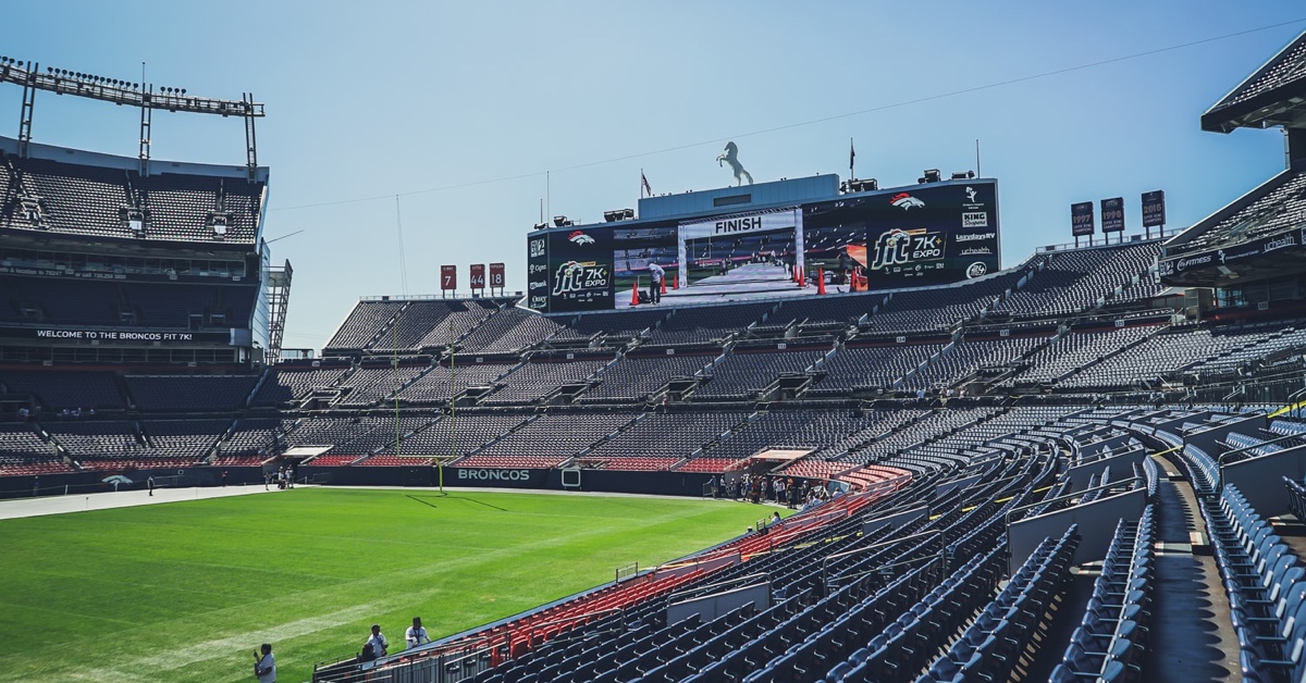 How should stadiums, venues and restaurants manage coronavirus